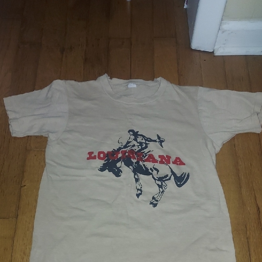 Beige Graphic T-Shirt. Closet of Mariah Harmony of Pit Bulls and Paroles TV show